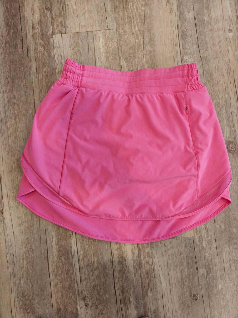 lululemon hotty hot skirt size 4 sonic pink 13.5 inches like new